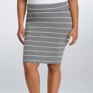 Torrid‎ Gray/White Striped Skirt size 0